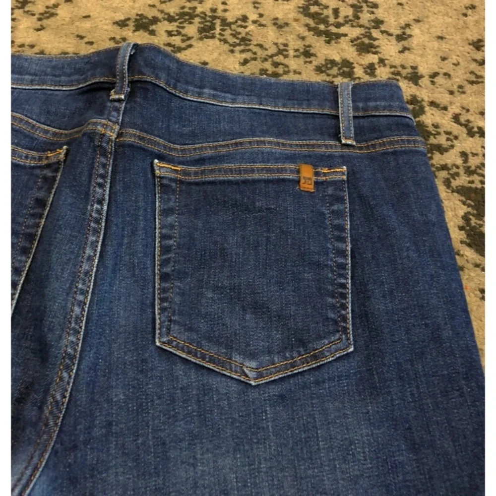 Petite Bootcut Jeans In Blair Wash
